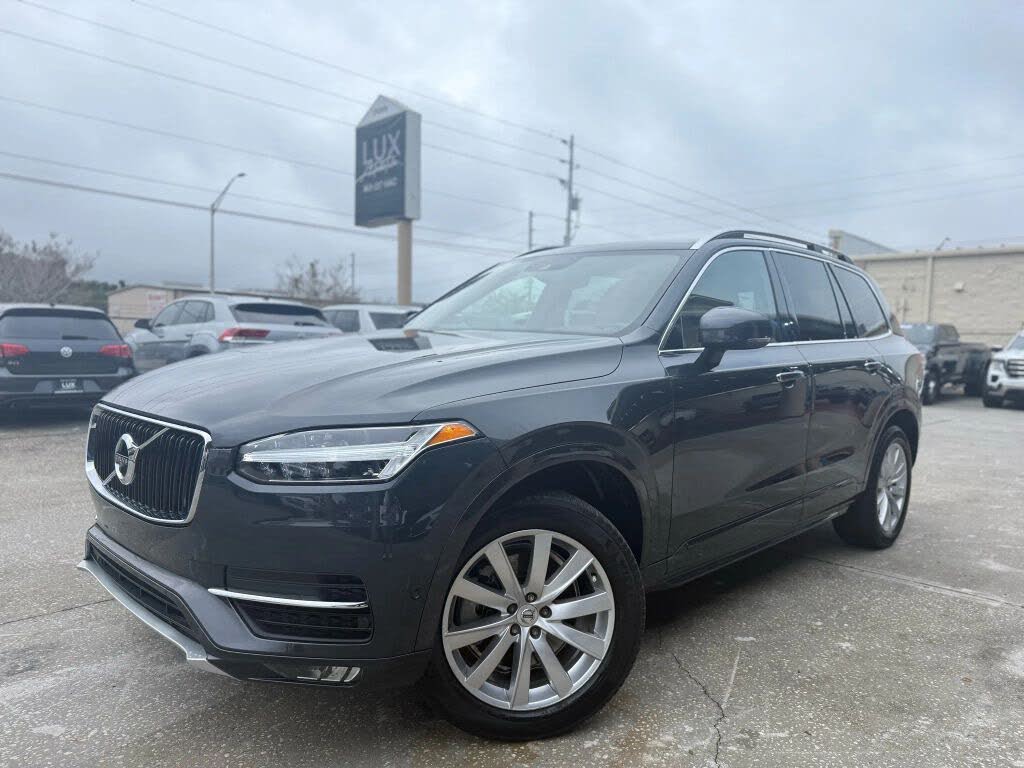 2017 Volvo XC90 T6 Momentum AWD