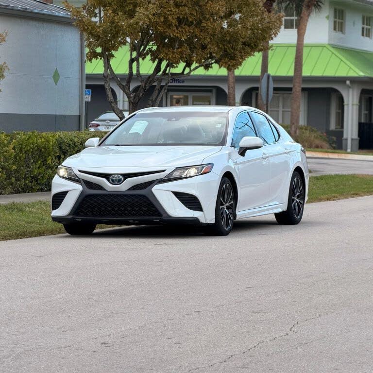 2018 Toyota Camry Hybrid SE FWD