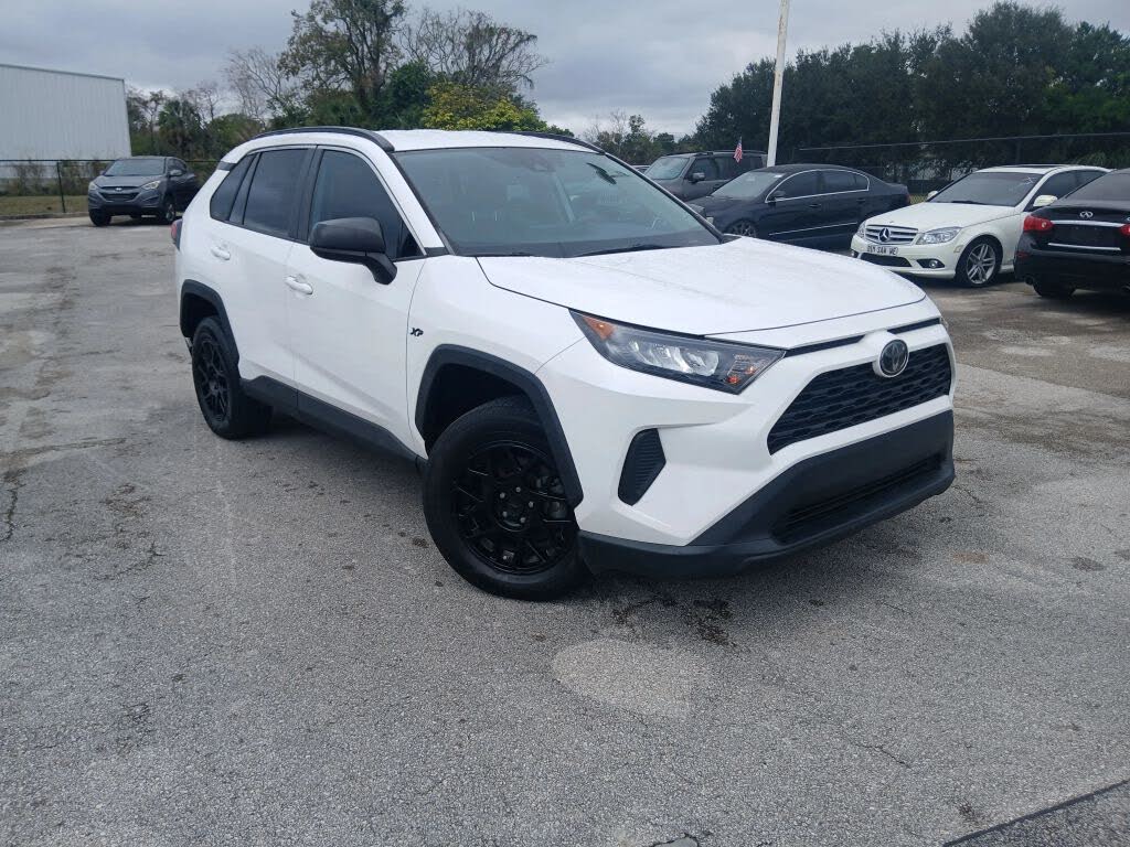 2020 Toyota RAV4 LE FWD