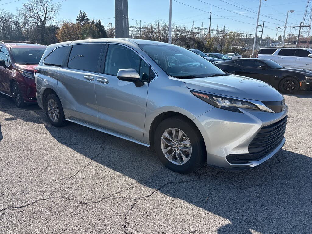 2024 Toyota Sienna LE 8-Passenger FWD