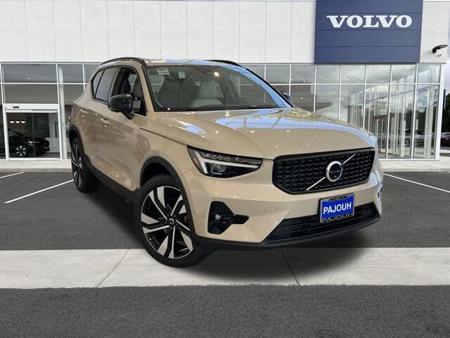 2025 Volvo XC40 B5 Ultra Dark Theme AWD