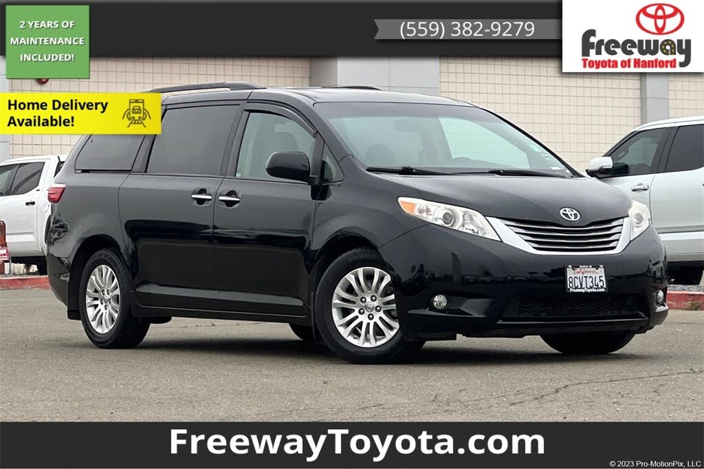 2017 Toyota Sienna XLE 7-Passenger Auto Access Seat FWD