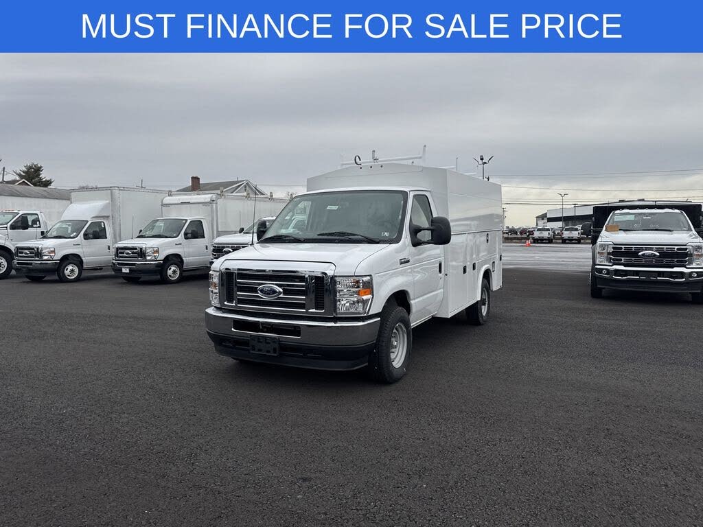 2025 Ford E-Series Chassis E-350 SD Cutaway SB DRW RWD