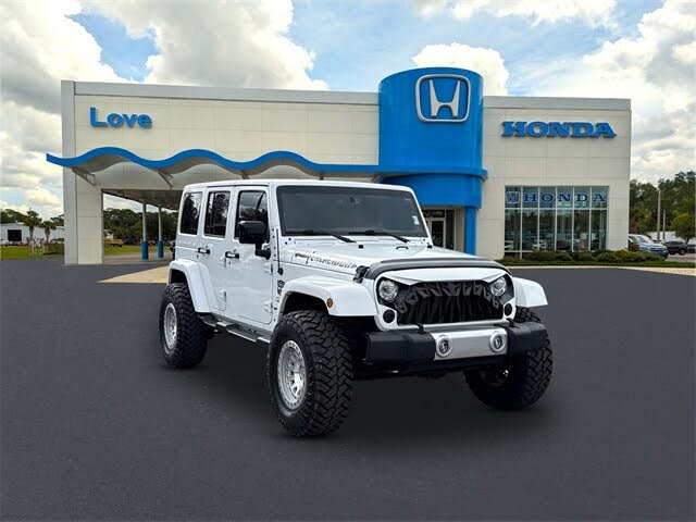 2017 Jeep Wrangler Unlimited Sahara 4WD