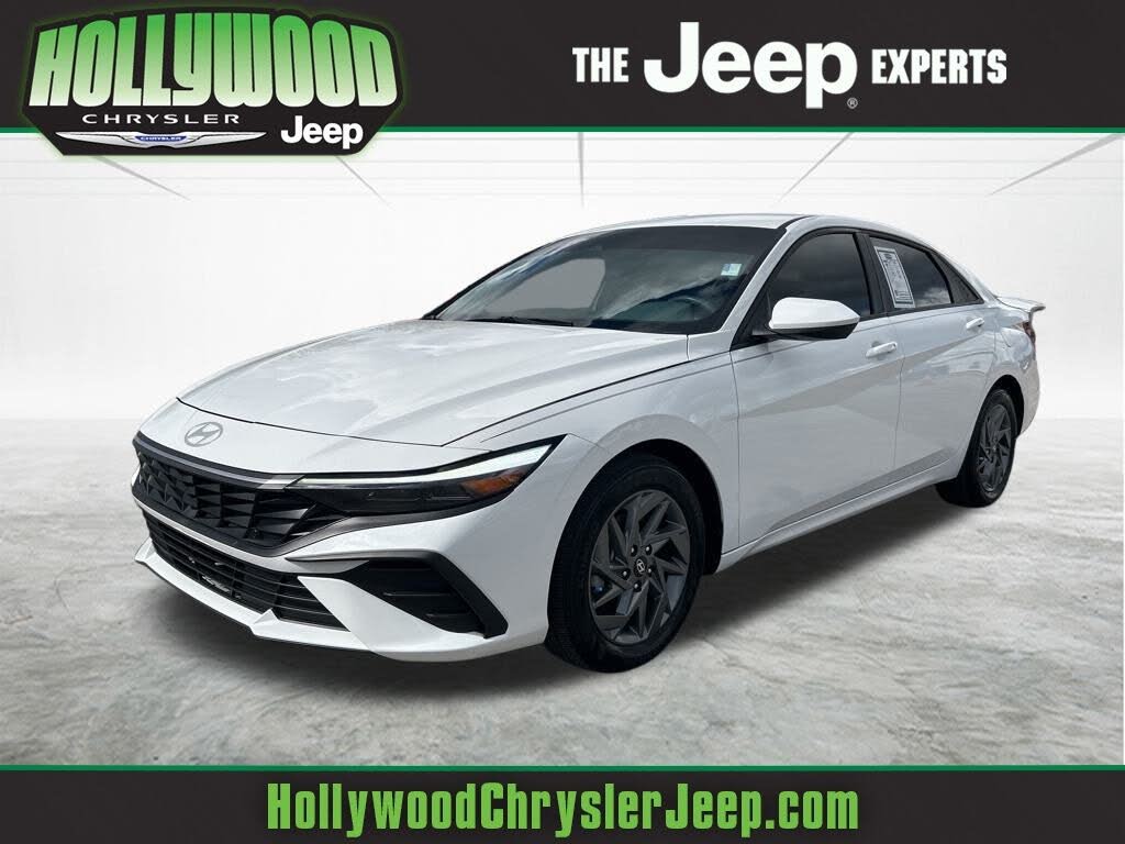 2024 Hyundai Elantra SEL FWD