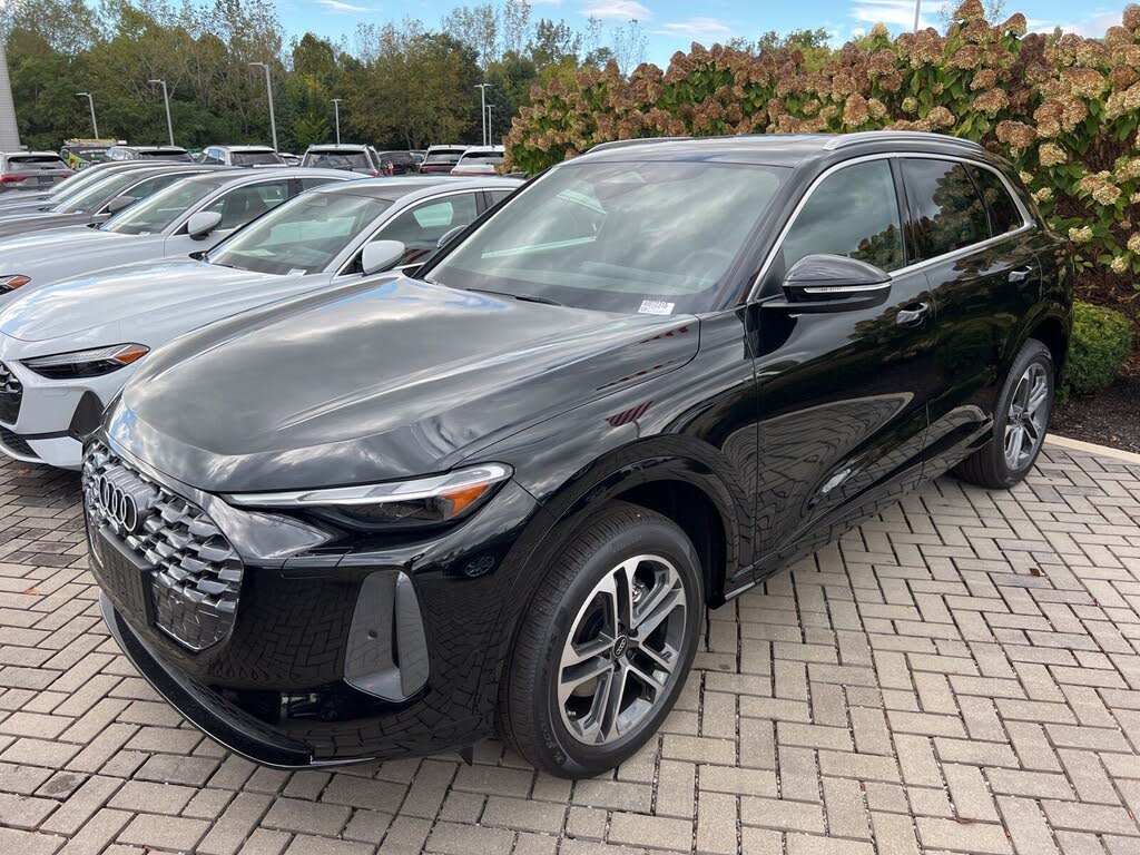 2025 Audi Q5 quattro Premium 40 TFSI