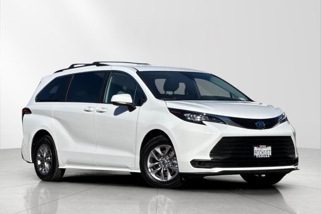 2025 Toyota Sienna LE 8-Passenger AWD