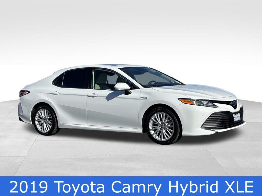 2019 Toyota Camry Hybrid XLE FWD
