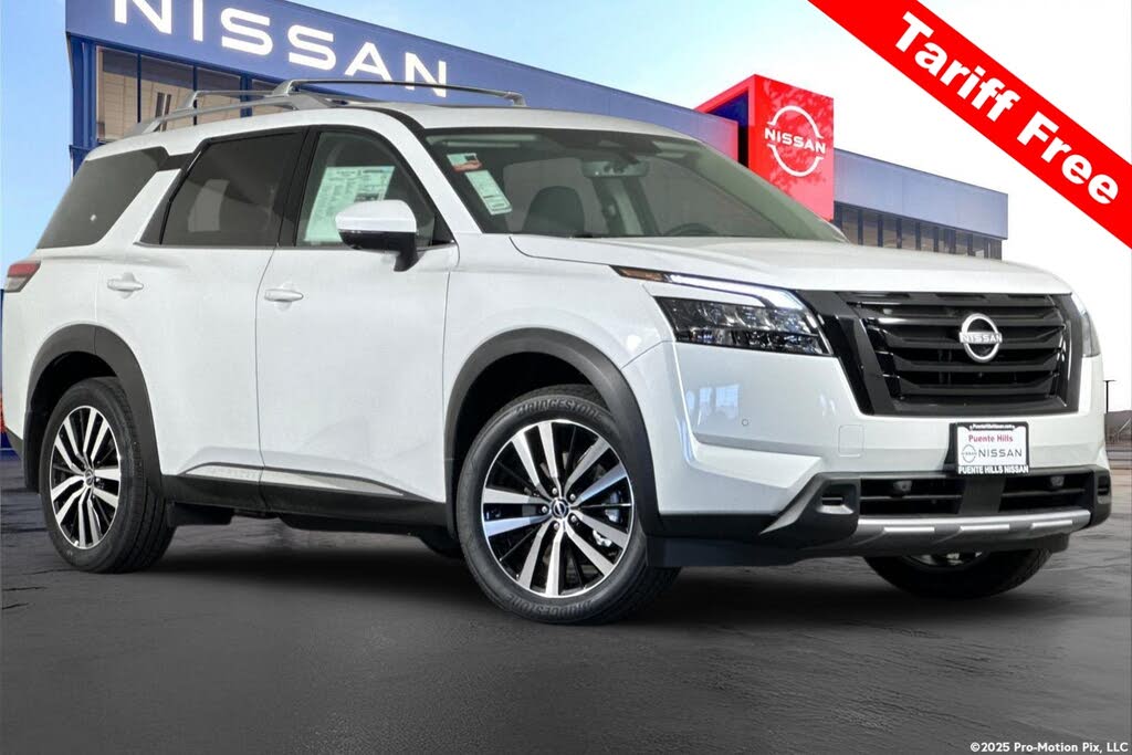 2025 Nissan Pathfinder Platinum FWD