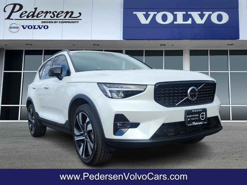 2023 Volvo XC40 B5 Plus Dark Theme AWD