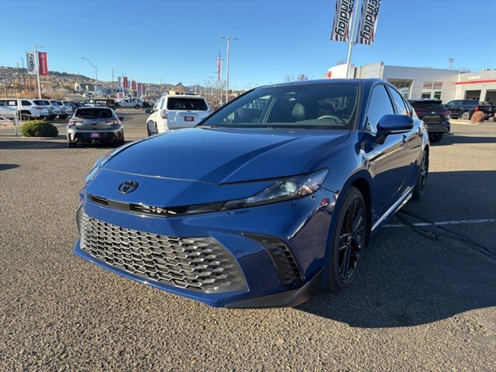 2025 Toyota Camry SE FWD