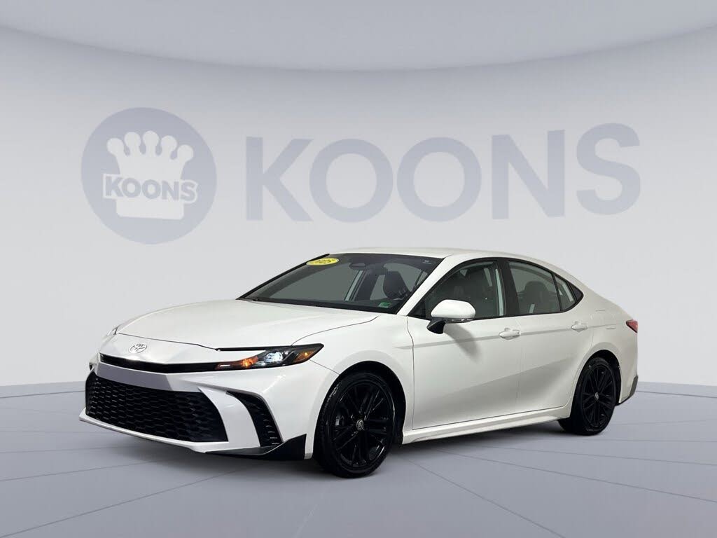 2025 Toyota Camry SE FWD