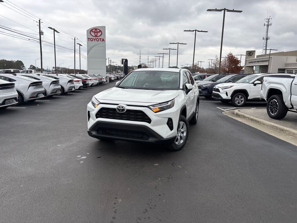 2025 Toyota RAV4 LE FWD