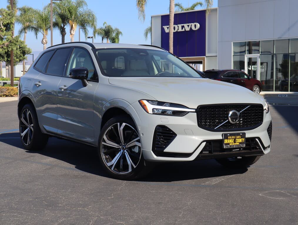 2025 Volvo XC60 Recharge T8 Ultra Dark Theme eAWD