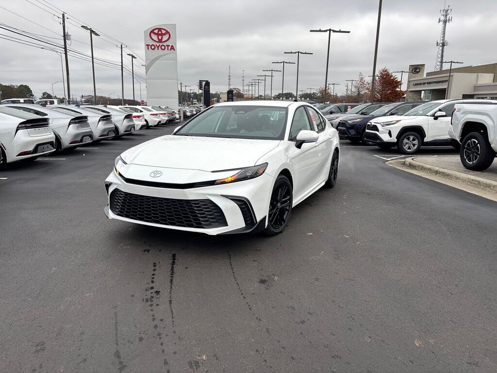 2026 Toyota Camry SE FWD