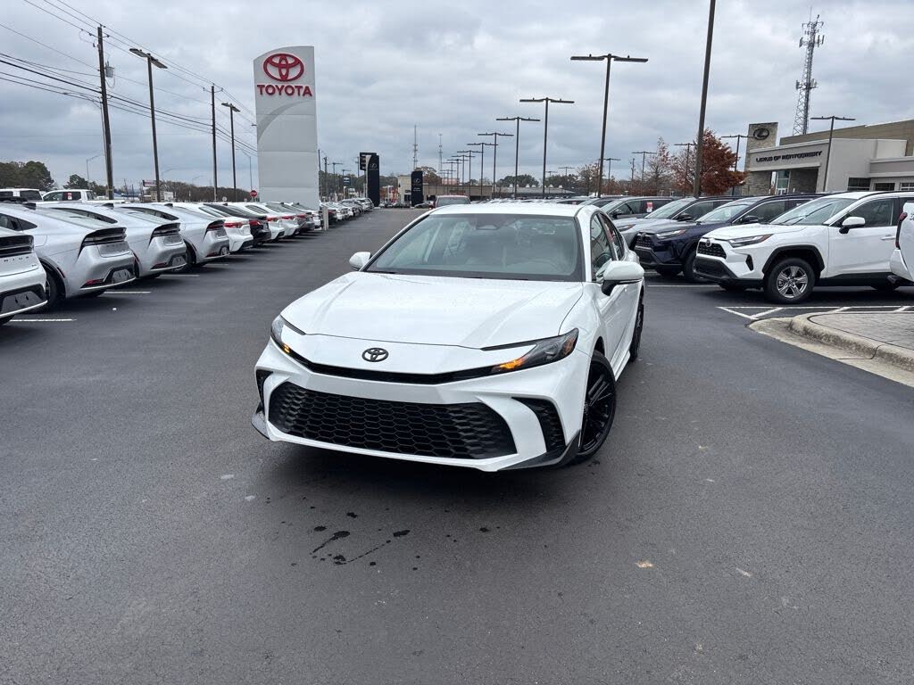 2026 Toyota Camry SE FWD