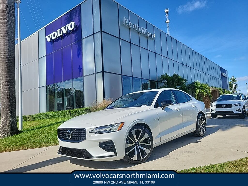 2022 Volvo S60 B5 Momentum FWD