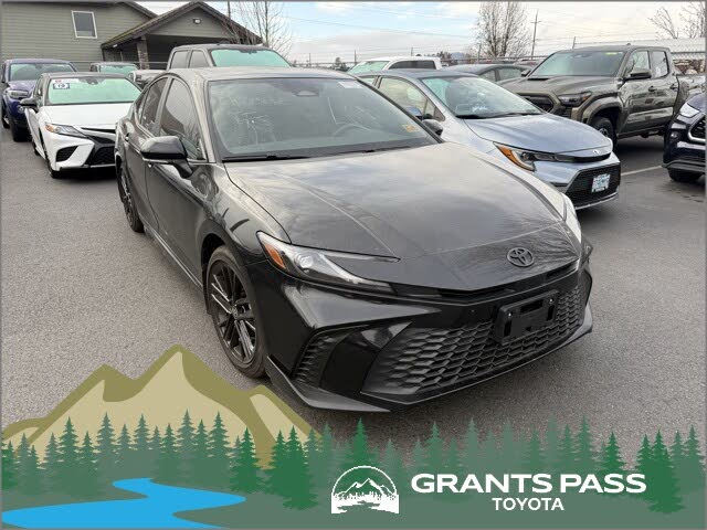 2025 Toyota Camry SE FWD