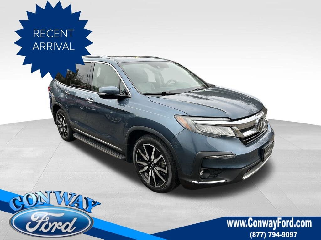 2019 Honda Pilot Touring FWD with Rear Captain's Chairs