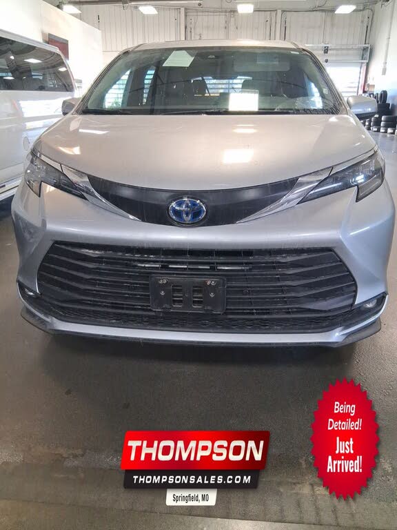 2025 Toyota Sienna XLE 7-Passenger FWD