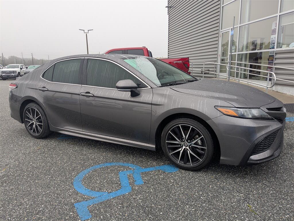 2024 Toyota Camry SE FWD