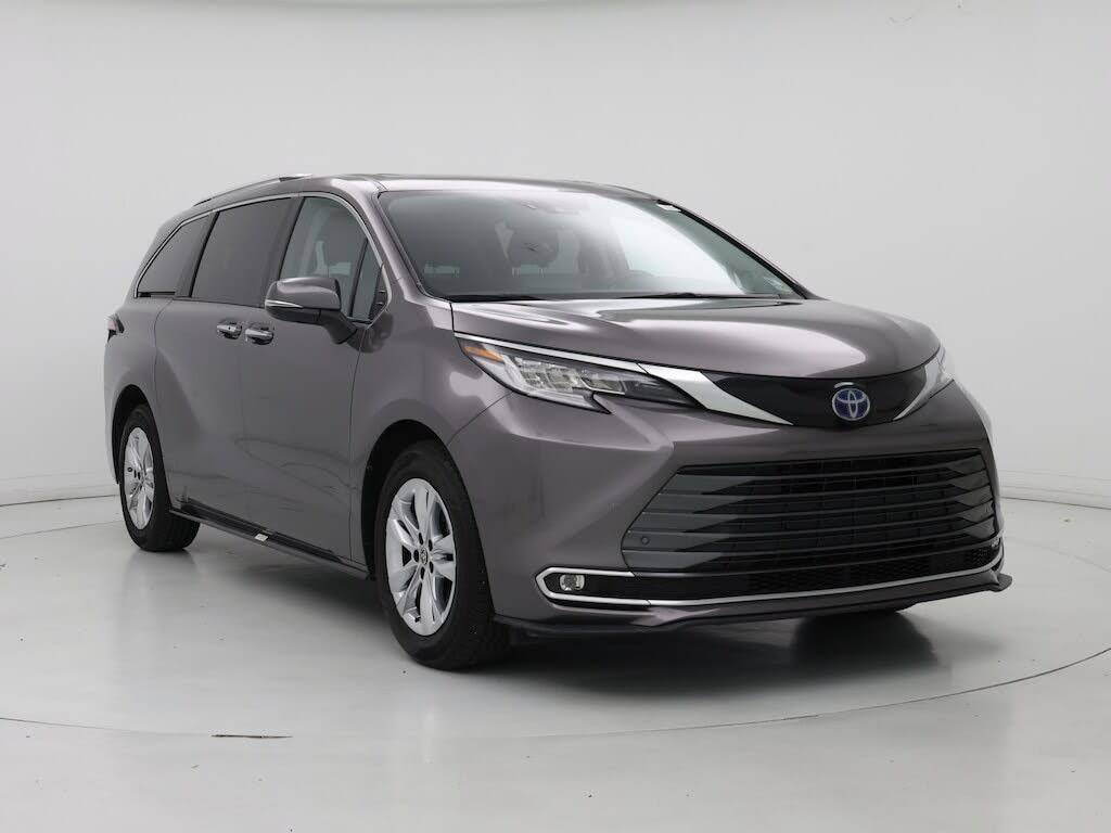 2022 Toyota Sienna Limited 7-Passenger FWD