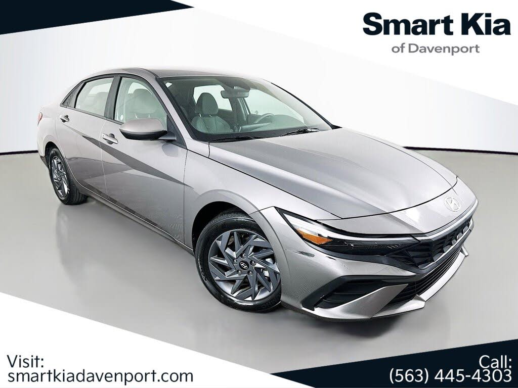 2024 Hyundai Elantra SEL FWD