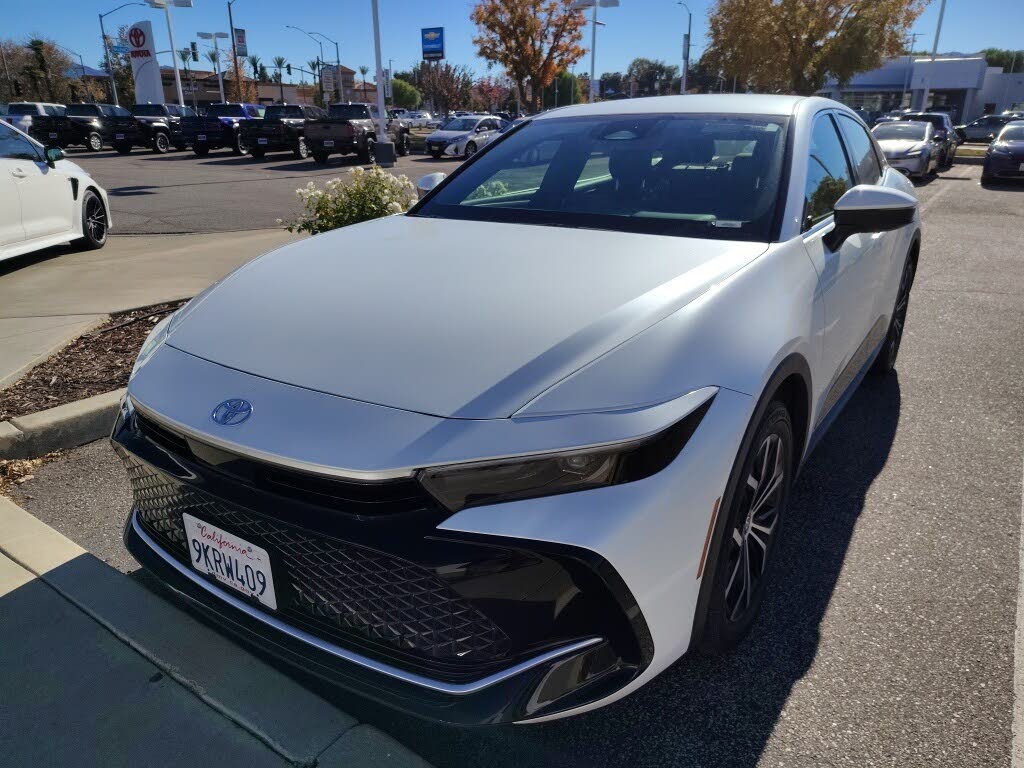 2024 Toyota Crown XLE AWD