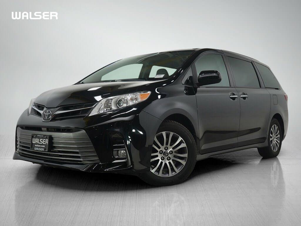 2020 Toyota Sienna XLE 7-Passenger FWD with Auto-Access Seat