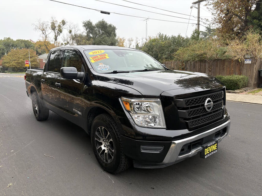 2022 Nissan Titan SV Crew Cab RWD