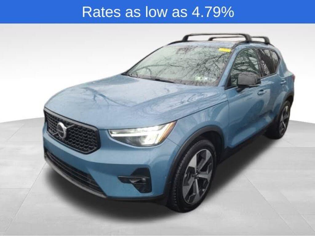 2023 Volvo XC40 B5 Plus Dark Theme AWD