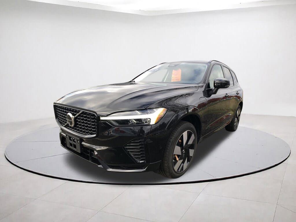 2025 Volvo XC60 Recharge T8 Plus Dark Theme eAWD
