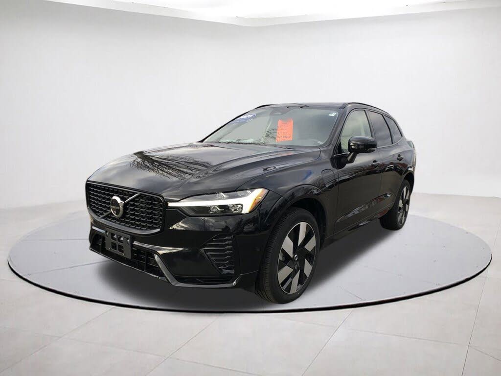 2025 Volvo XC60 Recharge T8 Plus Dark Theme eAWD