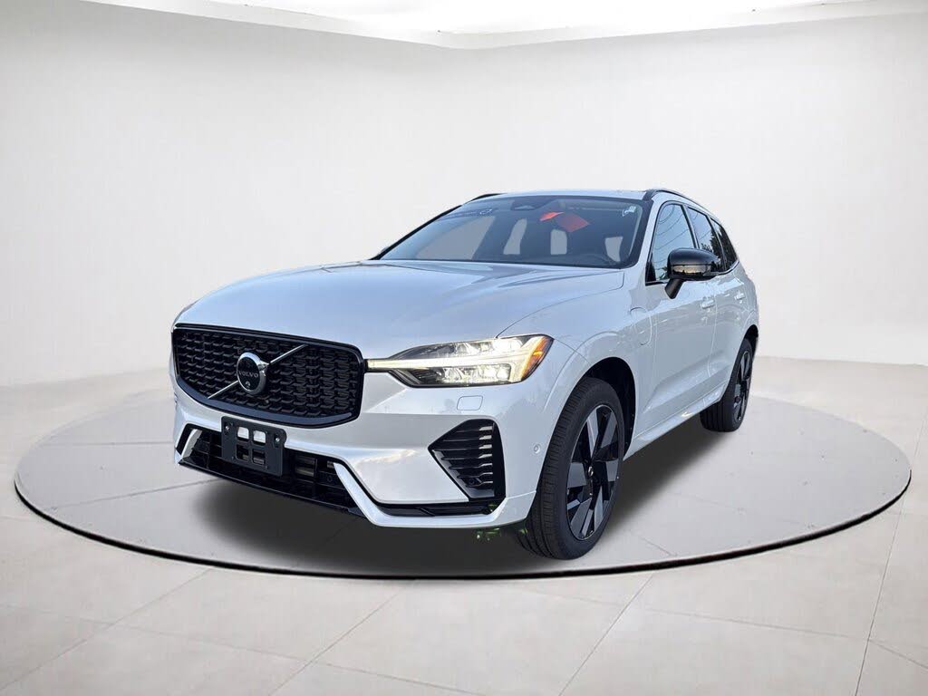 2025 Volvo XC60 Recharge T8 Plus Dark Theme eAWD