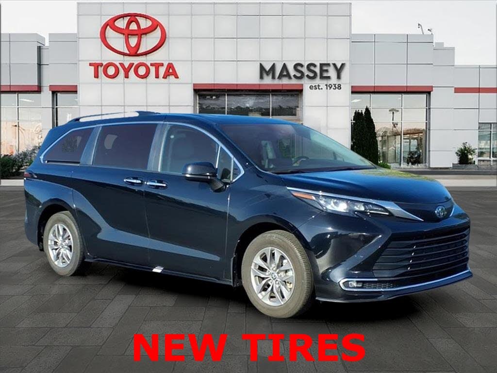 2024 Toyota Sienna XLE 7-Passenger FWD