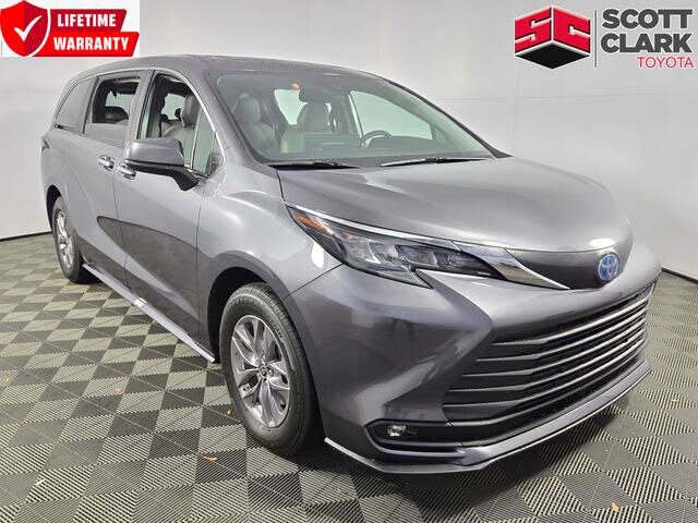 2025 Toyota Sienna XLE 7-Passenger FWD
