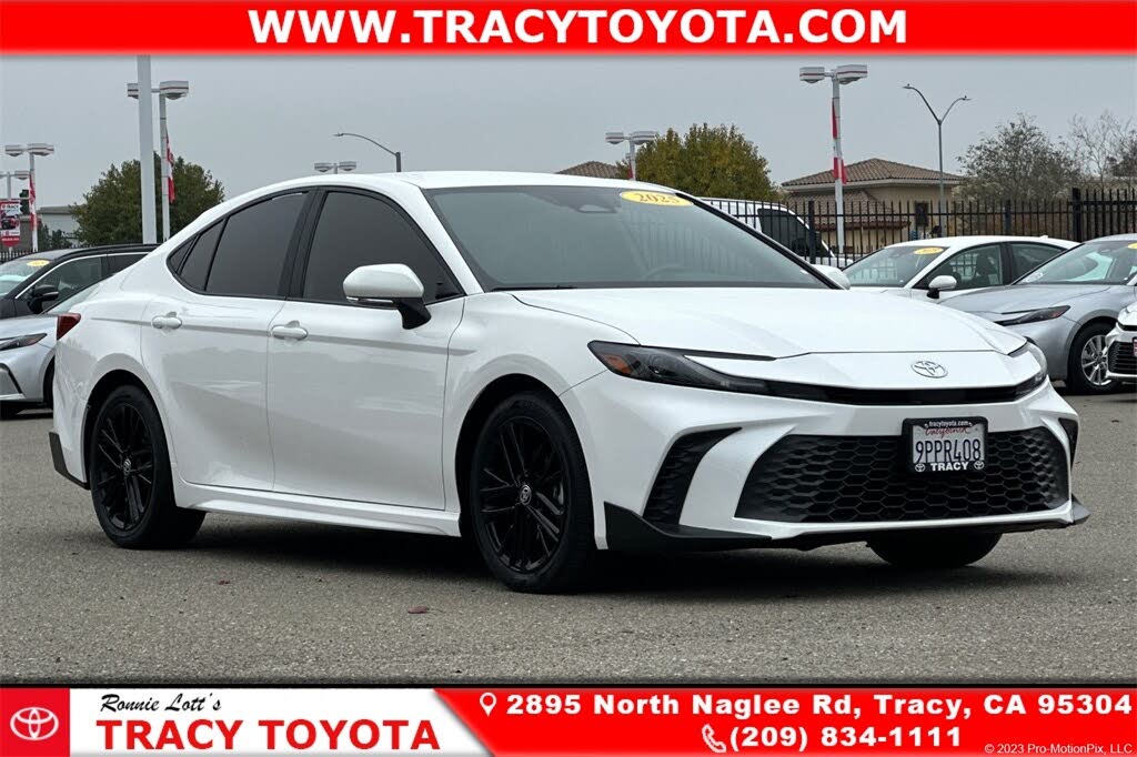 2025 Toyota Camry SE FWD