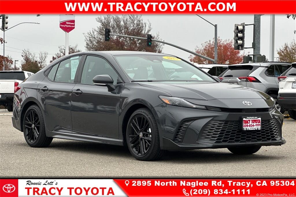 2025 Toyota Camry SE FWD