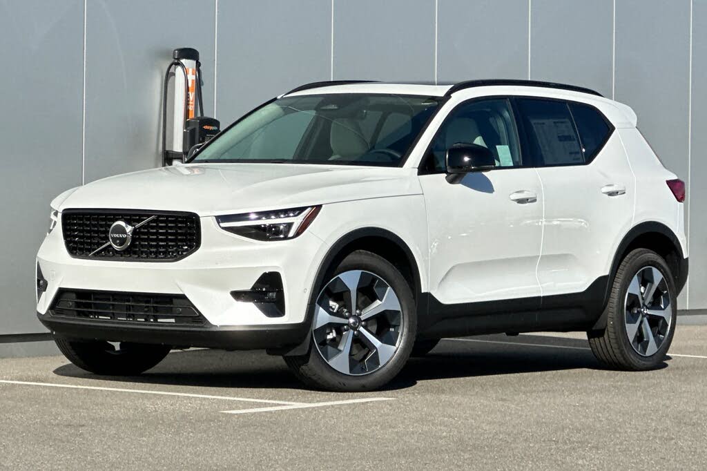 2026 Volvo XC40 B5 Plus AWD