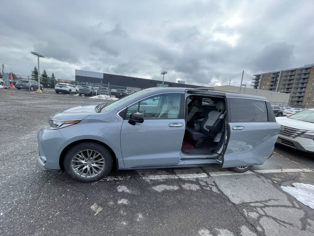 2023 Toyota Sienna XSE 7-Passenger FWD