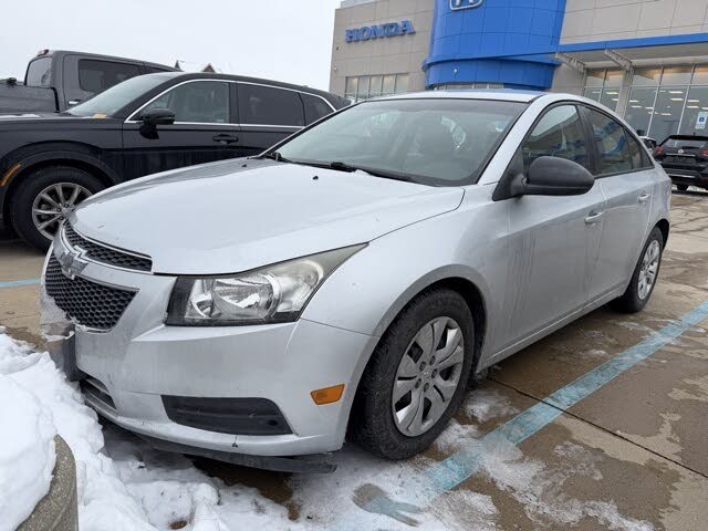 2013 Chevrolet Cruze LS Sedan FWD