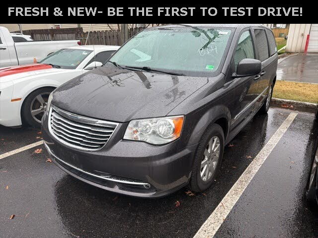2015 Chrysler Town & Country Touring FWD