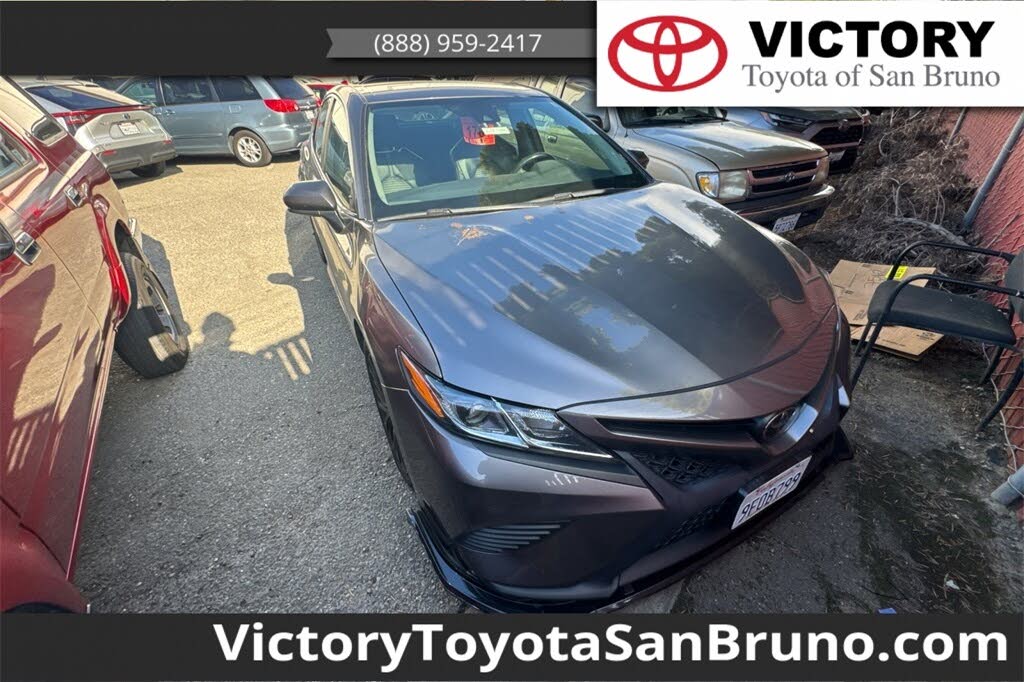 2020 Toyota Camry SE FWD