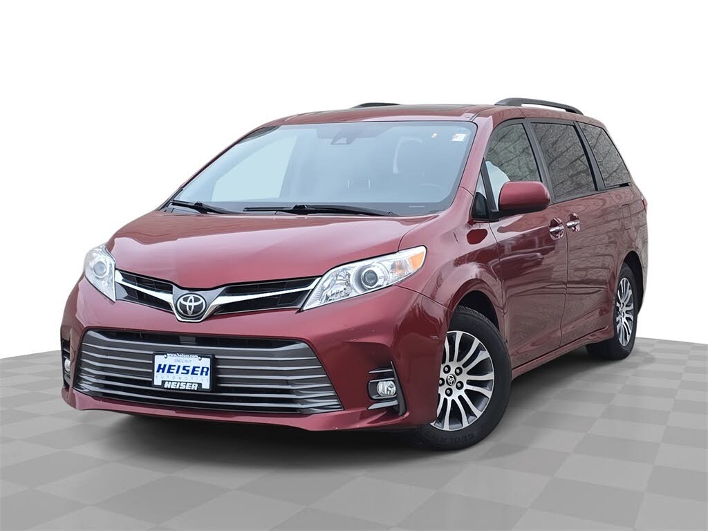 2020 Toyota Sienna XLE 7-Passenger FWD with Auto-Access Seat