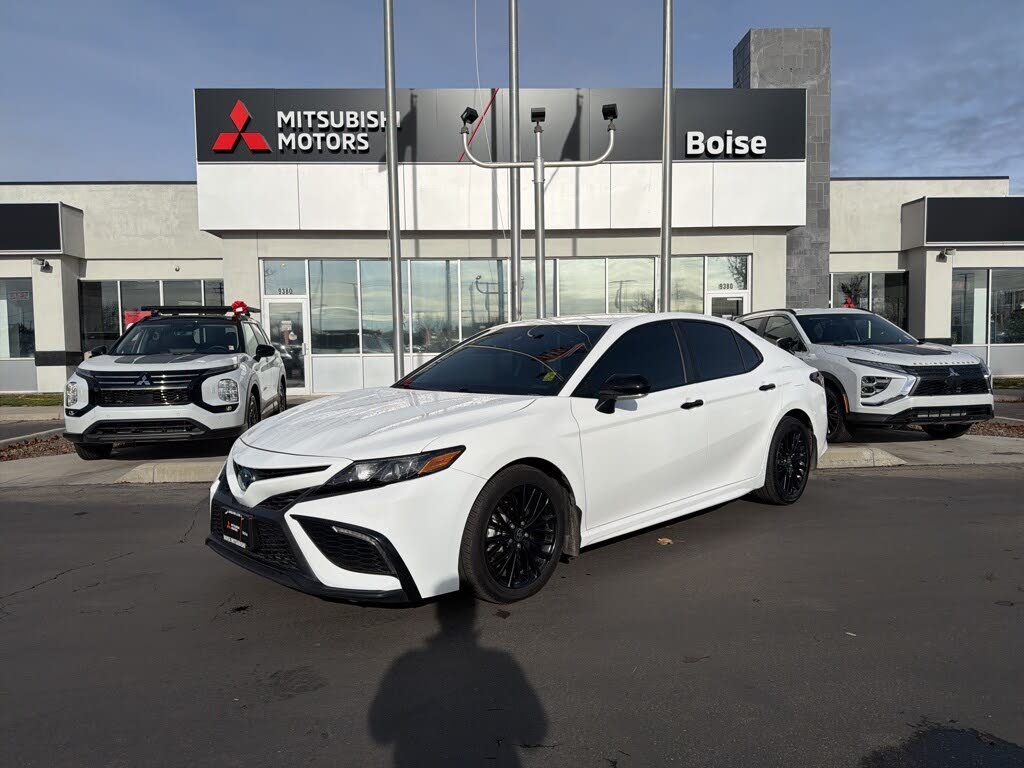 2022 Toyota Camry Hybrid SE FWD