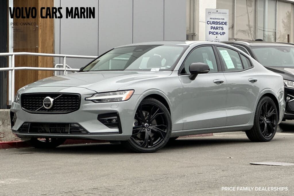 2024 Volvo S60 B5 Plus Dark Theme FWD