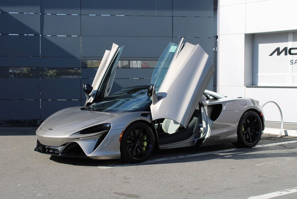 2026 McLaren Artura RWD