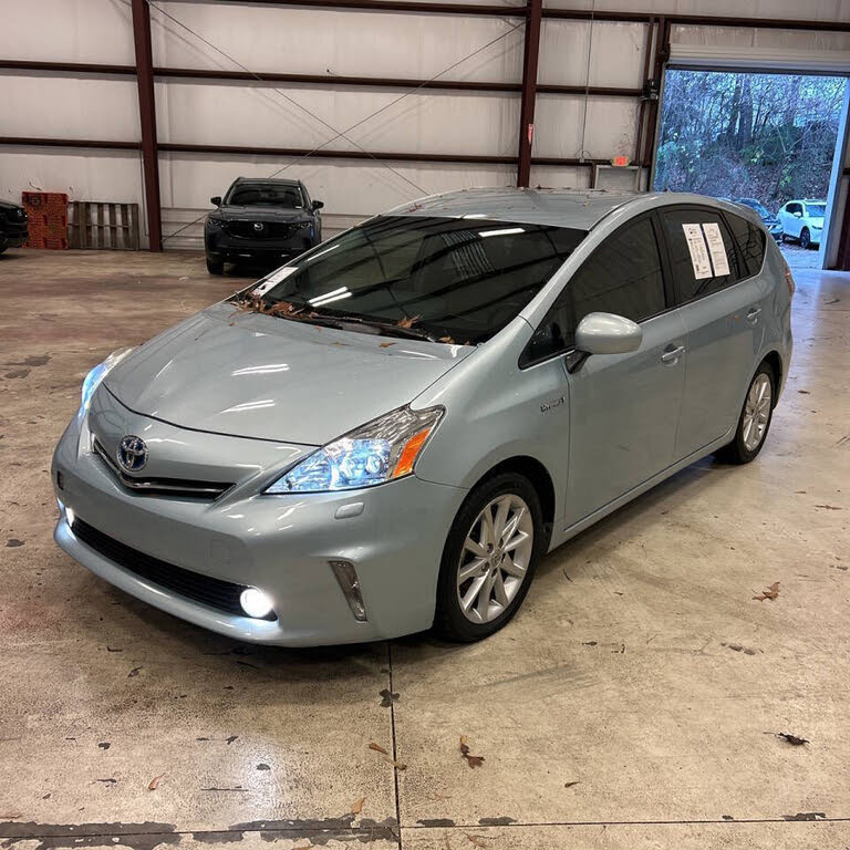 2013 Toyota Prius v Five FWD