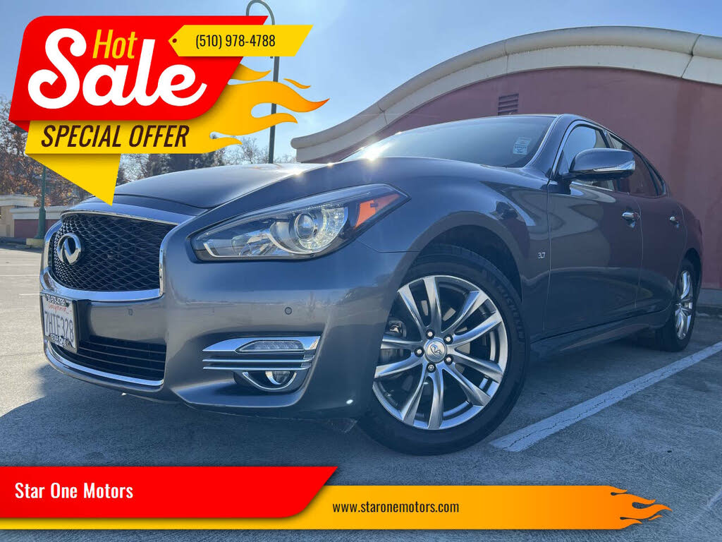 2015 INFINITI Q70 3.7 RWD