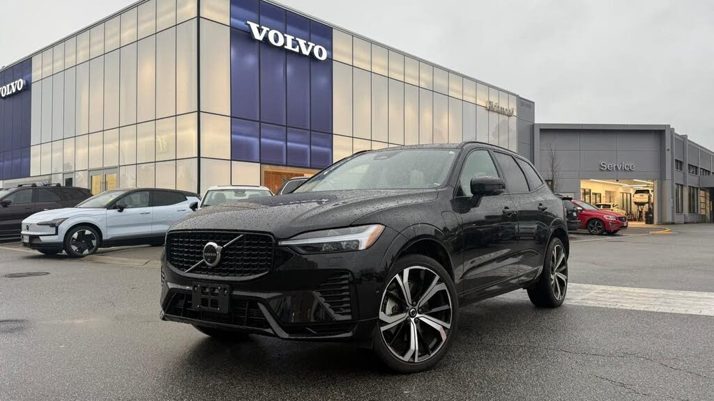 2024 Volvo XC60 Recharge T8 Ultimate Dark Theme eAWD
